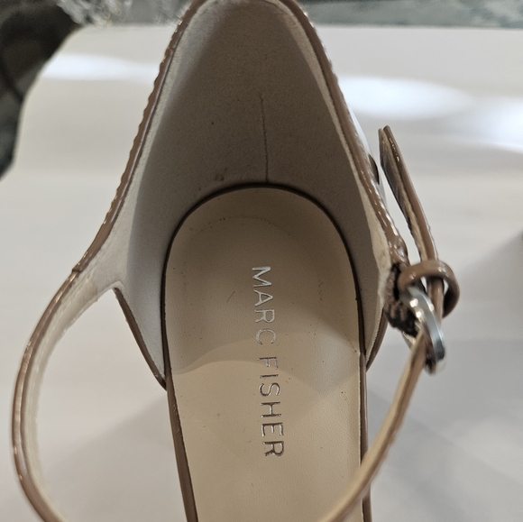 Marc Fisher Tan Patent Leather Shoes T- Strap Block Heel Square Toe  Pump sz 7.5 - Picture 10 of 13